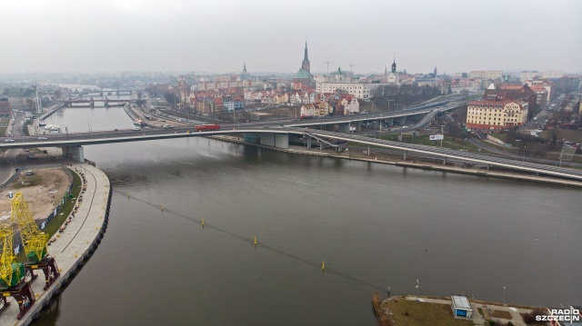 Od 24 stycznia zamknięta jest żegluga po Odrze między ujściem Warty a Widuchową. Nie można też przepływać przez Jezioro Dąbie. Pojawiło się jednak ocieplenie. Czy to oznacza, że barki będą mogły wznowić żeglugę.