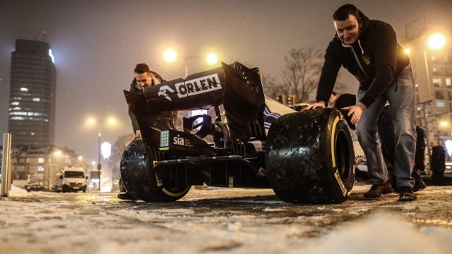 Polski kierowca Formuły 1 Robert Kubica podziękował przed rozpoczynającym się sezonem sponsorowi teamu Williams - koncernowi PKN Orlen - oraz kibicom. W nowym sezonie Polak będzie startował właśnie w Williamsie.