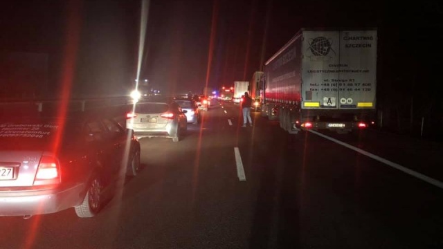 Poważny wypadek na autostradzie A6 na wysokości Radziszewka w kierunku Podjuch.