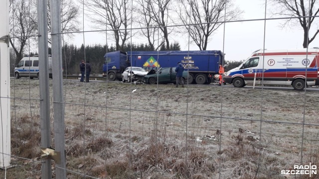 Dwie osoby zostały ranne w wypadku na drodze krajowej nr 6. Do zdarzenia doszło w miejscowości Nowe Bielice.