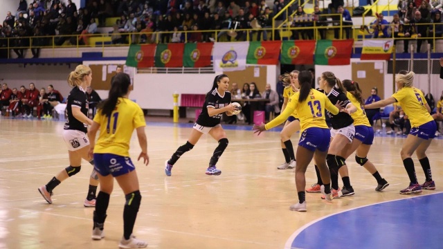 Piłkarki ręczne Pogoni są bliskie awansu do ćwierćfinału Pucharu Challenge. Szczecinianki rozbiły w Portugalii zespół Alavarium Love Tiles wygrywając 41:26 w pierwszym meczu 18 finału tych pucharowych rozgrywek.
