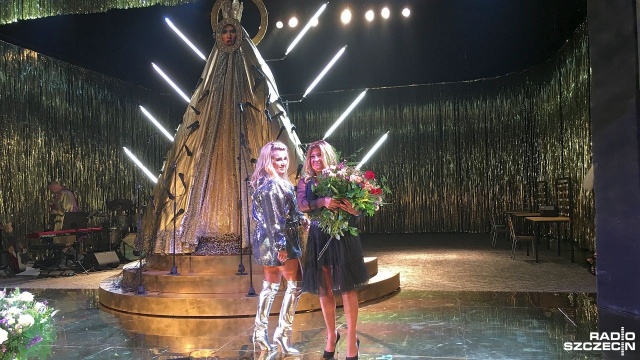 Owacje na stojąco i wspólne śpiewanie z Beatą Kozidrak finałowej piosenki. W sobotę odbyła się prapremiera przedstawienia Być jak Beata w Teatrze Współczesnym.