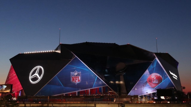 Super Bowl zdominował wydarzenia na świecie. Rozgrywany tym razem w Atlancie finał futbolu amerykańskiego to nie tylko impreza sportowa. To największe w skali globalnej jednorazowe wydarzenie, które przynosi zyski przekraczające 300 milionów dolarów.