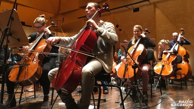 Muzyka do najnowszego filmu Władysława Pasikowskiego Kurier nagrywana jest w Filharmonii im. Mieczysława Karłowicza w Szczecinie. Skomponował ją Jan Duszyński, a Orkiestrę Symfoniczną Filharmonii prowadzi Szymon Bywalec. Koproducentem filmu jest Muzeum Powstania Warszawskiego.