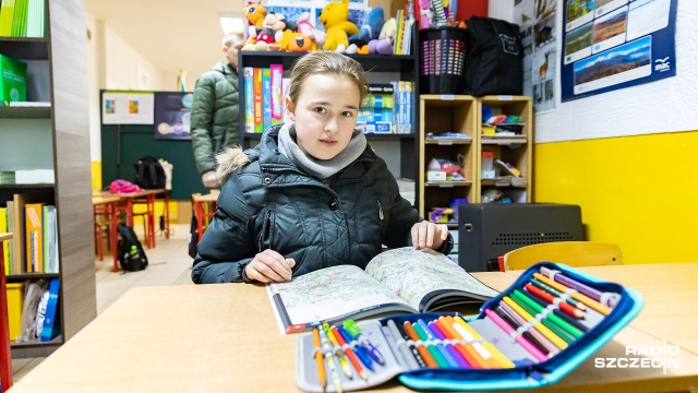 17-latkowie uczą inne dzieci, bo chcą zostać nauczycielami. Organizują w Stargardzie zajęcia dla swoich młodszych kolegów. Lekcje w Szkole Zabawowej prowadzone są przez czterech uczniów LO w Stargardzie w przykościelnej sali kościoła p.w. Najświętszego Serca Pana Jezusa.