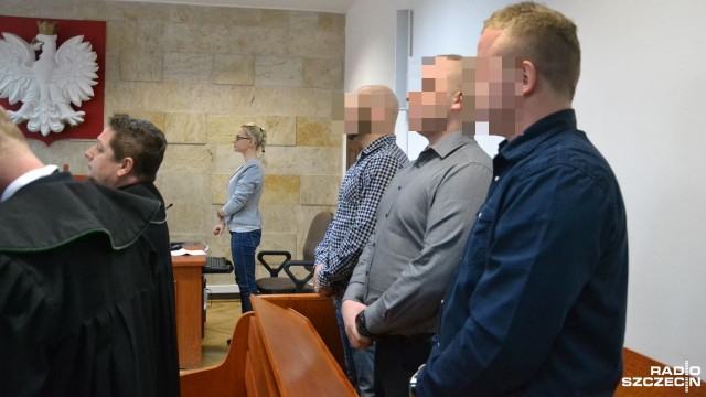 Rok więzienia w zawieszeniu - taki wyrok usłyszeli w czwartek w kołobrzeskim sądzie policjanci oskarżeni o wymuszanie zeznań na zatrzymanym za pomocą paralizatora.