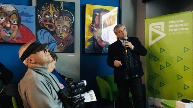 Przy sali wypełnionej słuchaczami po brzegi w bibliotece ProMedia w Szczecinie dr Piotr Fiuk opowiadał w czwartek wieczorem o związkach urbanistyki i architektury Szczecina oraz Berlina z przełomu XIX i XX wieku.