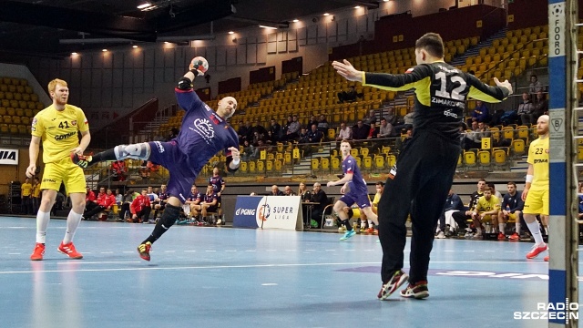 Sandra Spa Pogoń Szczecin pokonała na wyjeździe Arkę Gdynia 30:27 (16:13) w jedynym niedzielnym spotkaniu 17. kolejki ekstraklasy piłkarzy ręcznych.