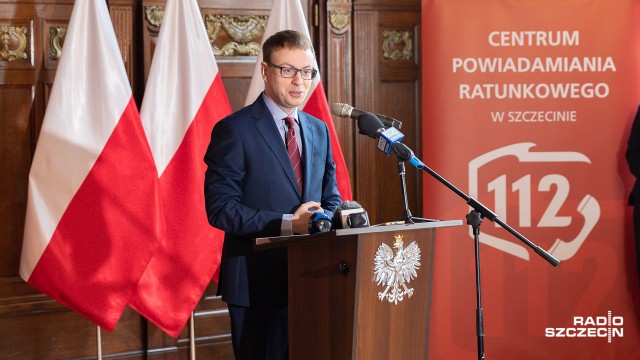 Operatorzy numeru alarmowego 112 dostaną obiecane podwyżki - taką informację przekazał w Szczecinie Krzysztof Kozłowski, sekretarz stanu w Ministerstwie Spraw Wewnętrznych i Administracji.