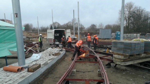 Już w piątek Spółka Eurovia, która buduje nowe rondo na skrzyżowaniu Alei Wojska Polskiego z Arkońską i Szafera w Szczecinie, planuje przywrócenie komunikacji tramwajowej do Głębokiego.
