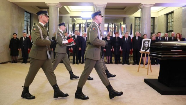 Każdy może oddać hołd byłemu premierowi. Rozpoczęły się uroczystości pogrzebowe