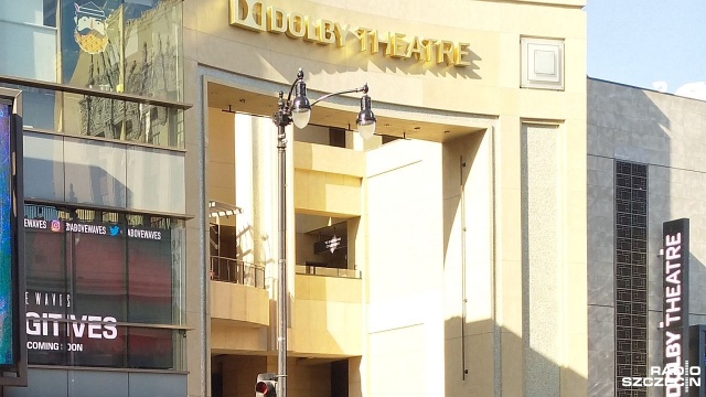 Amerykańska Akademia Filmowa wycofała się z kontrowersyjnej decyzji, by wręczenie Oscarów w czterech kategoriach odbyło się w przerwie reklamowej.