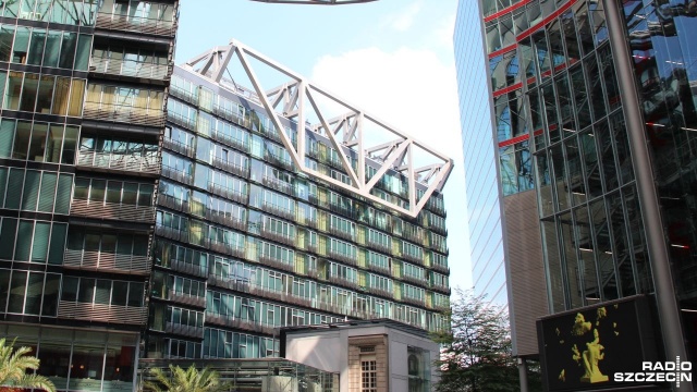 Wyreżyserowany przez izraelskiego twórcę Nadava Lapida film Synonyms otrzymał nagrodę Złotego Niedźwiedzia na Międzynarodowym Festiwalu Filmowym w Berlinie. Żadnych nagród nie zdobył startujący w konkursie film Agnieszki Holland Obywatel Jones.