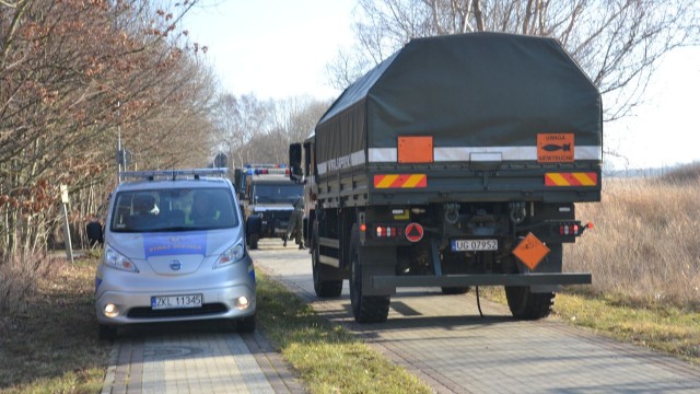 W Kołobrzegu zakończyła się akcja saperów, którzy zabezpieczali niewybuchy znalezione na plaży w dzielnicy Podczele. W sobotę na 50-kilogramową bombę natknęli się pracownicy muzeum poszukujący na dnie Bałtyku wraku samolotu.