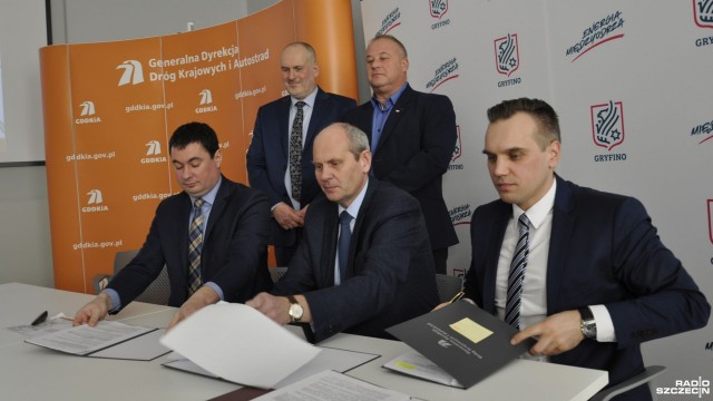 Podpisano umowy na obwodnicę Gryfina i Radziszewa wraz z nowym węzłem autostradowym, które zmienią przebieg drogi krajowej nr 31 łączącej Szczecin z południem województwa.