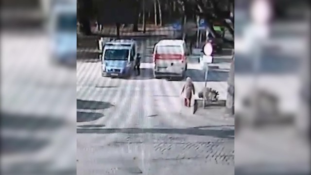 Chłopiec, który poinformował policję o mężczyźnie leżącym bez oznak życia na jednym z kołobrzeskich deptaków, zgłosił się do miejscowej komendy policji.