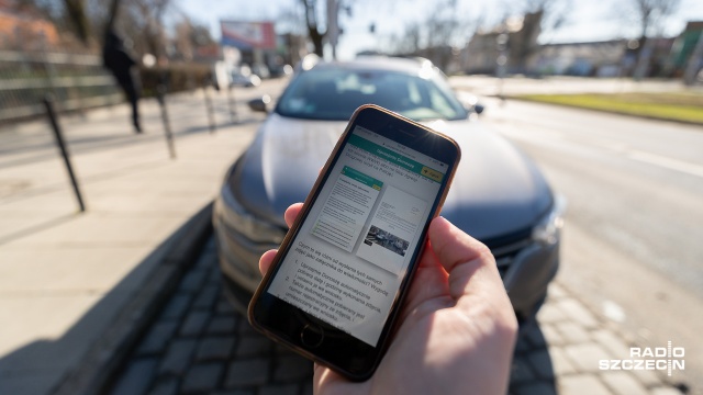 Wystarczy kilka kliknięć na komputerze czy telefonie, by przesłać Straży Miejskiej informację o kierowcach łamiących przepisy. Tak działa internetowa aplikacja Uprzejmie Donoszę stworzona przez szczecinianina Szymona Nieradkę.