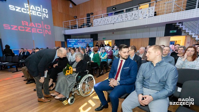 Pełne studio koncertowe i dużo emocji. W Radiu Szczecin odbyła się prapremiera dokumentu Milczące Pokolenie. To film naszego redakcyjnego kolegi Pawła Domańskiego o losach łączniczki AK - Danuty Szyksznian-Ossowskiej i jej wnuka.