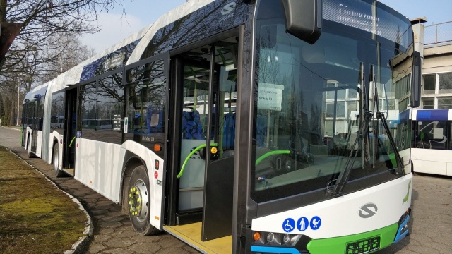 Jeden już przyjechał, a kolejne dwa będą dostarczone w przyszłym tygodniu. Trzy nowe autobusy kupiło Szczecińskie Przedsiębiorstwo Autobusowe Klonowica.