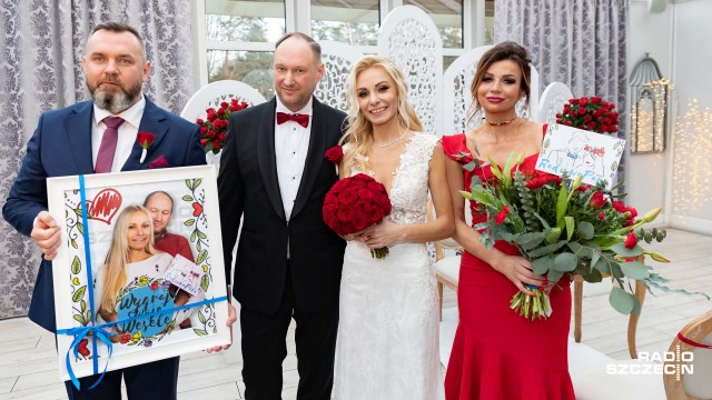 Rok temu wygrali wesele marzeń, a w sobotę stanęli na ślubnym kobiercu. Sławomir i Kamila wzięli udział w konkursie Radia Szczecin i Hotelu Bukowy Park, w którym można było wygrać wesele. Ze wszystkich zakochanych, to właśnie oni zyskali największą aprobatę słuchaczy i zwyciężyli.