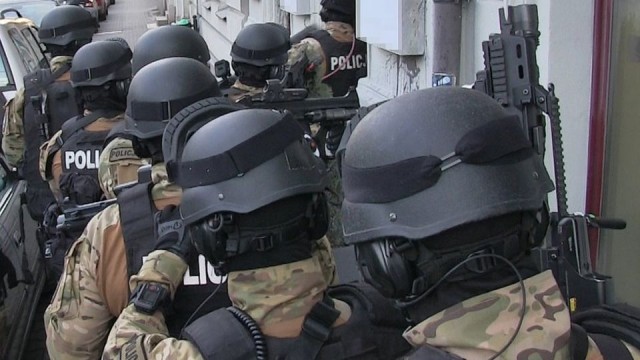 Funkcjonariusze Centralnego Biura Śledczego Policji zlikwidowali pięć agencji towarzyskich działających na terenie Poznania. Zatrzymano 13 osób.