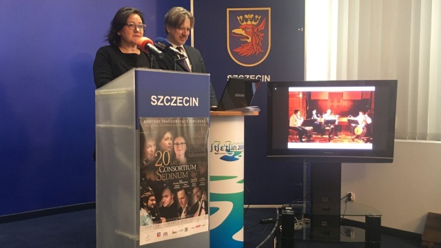 Dokładnie 20 lat temu w Szczecinie powstał zespół muzyki dawnej Consorcium Sedinum. Stworzyła go i prowadzi do dziś klawesynistka, prezeska Fundacji Akademia Muzyki Dawnej, Urszula Stawicka.