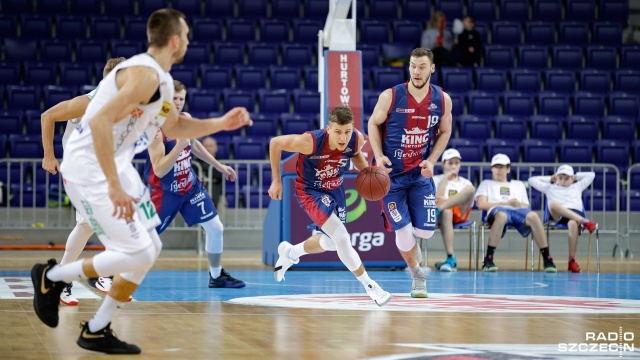 Koszykarze Kinga nie sprawili niespodzianki w meczu rozpoczynającym 22. kolejkę Energa Basket Ligi. Szczecinianie przegrali z wielokrotnym mistrzem Polski Stelmetem Zielona Góra 80:87.