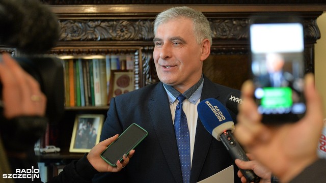 Niech to będzie przykład nie tylko dla kierowców, ale innych mieszkańców - tak o bohaterskiej postawie pana Józefa Nakonecznego mówił w piątek prezydent Szczecina Piotr Krzystek.
