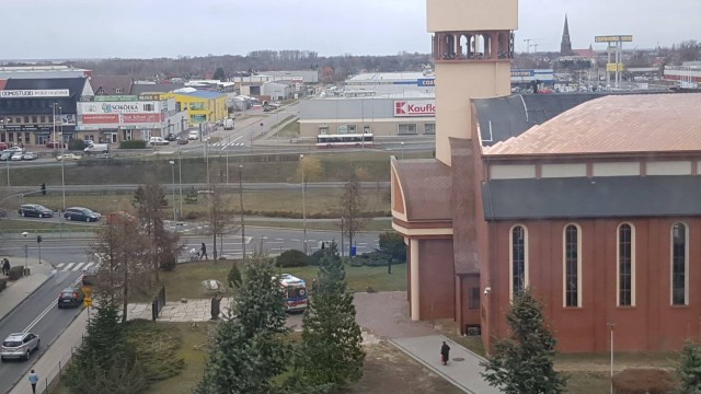 Wypadek przy kościele Niepokalanego Serca na prawobrzeżu Szczecina, jedna osoba nie żyje.
