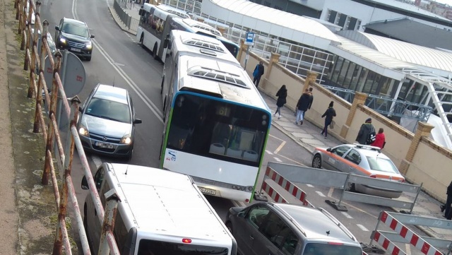 Uwaga kierowcy jadący ulicą Owocową od ul. 3 Maja w stronę Kolumba w Szczecinie.