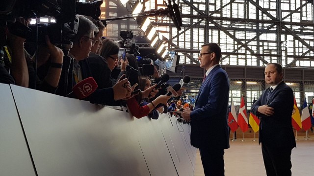 Polska chce dać Wielkiej Brytanii więcej czasu i zgadza się na opóźnienie Brexitu zgodnie z prośbą Londynu. Większość unijnych krajów z kolei uważa, że przełożenie terminu wyjścia możliwe jest maksymalnie do 22 maja, by nie kolidowało to z wyborami do Parlamentu Europejskiego, które zaplanowano w unijnych krajach od 23 do 26 maja.