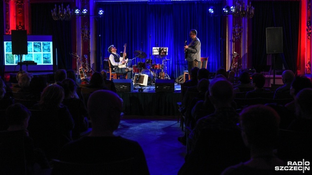 Brunon Tode to malarz i muzyk, który ponad 6 lat temu został ciężko pobity i do teraz z trudem dochodzi do zdrowia. Dla artysty zagrał duet gitarowy Straty oraz zespoły Flór i My z Delty, z którym Tode występował.