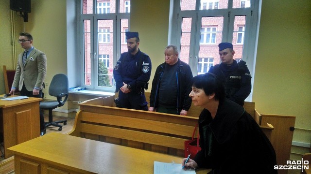 Osiem lat więzienia za zabicie siekierą. W szczecińskim Sądzie Okręgowym zapadł wyrok w sprawie zabójstwa, do którego doszło w marcu ubiegłego roku w Świnoujściu. Podczas awantury 65-letni Marek P. zadał obuchem siekiery dwa uderzenia koledze, z którym wynajmował pokój przy ulicy Grottgera.
