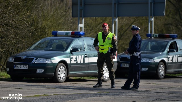 W Policach trwa operacja podniesienie niewybuchu z czasów II wojny światowej. Ponad dwustukilogramowa bomba zostanie przewieziona na poligon w Drawsku Pomorskim i tam zdetonowana.