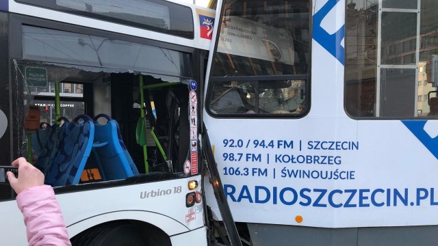 Co najmniej 11 osób zostało rannych, w tym jedna bardzo ciężko, w wypadku do jakiego doszło po godzinie 7.00 przy Bramie Portowej w Szczecinie. Zderzyły się tam autobus linii pospiesznej B i tramwajowa trójka.