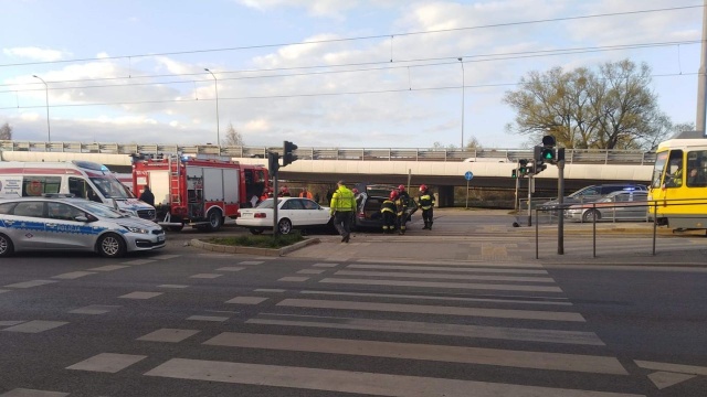 Aktualizacja: około godziny 19:30 ruch tramwajowy został przywrócony.