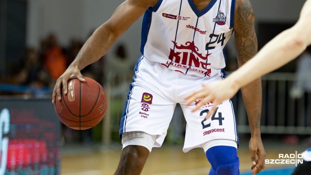 Koszykarze Kinga lepsi od lidera rozgrywek o mistrzostwo Polski. Szczecinianie pokonali na wyjeździe Arkę Gdynia 81:72 w 27 kolejce Energa Basket Ligi.