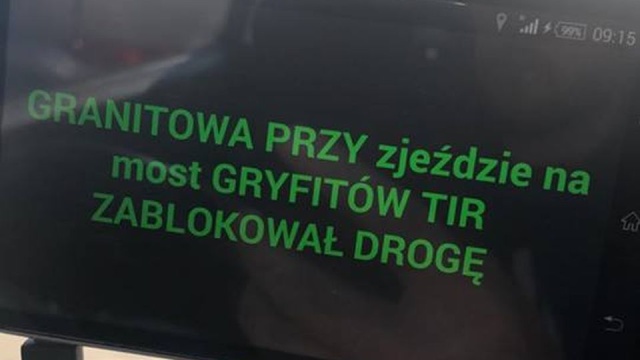 Nic się nie zmienia w Podjuchach. Cały czas na Batalionów Chłopskich, Granitowej, na zjeździe z Krygiera i od strony autostrady A6 tworzą się korki. Powodem jest zepsuta ciężarówka blokująca częściowo przejazd ulicą Radosną.