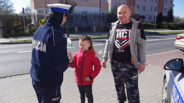 Pisanki na drodze - to doroczna akcja Policjantów Wydziału Ruchu Drogowego w Wałczu. Jest ona podejmowana w tygodniu poprzedzającym Wielkanoc.