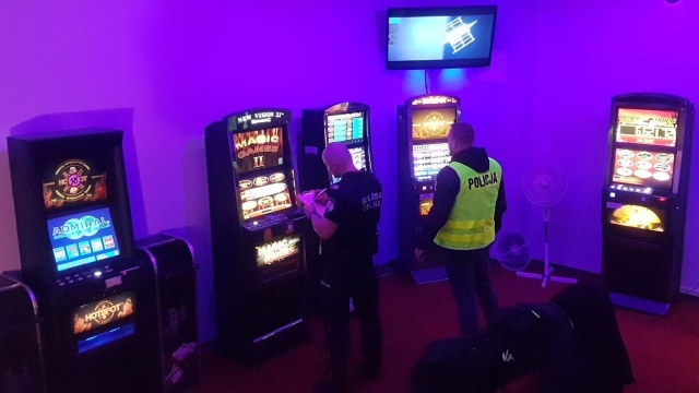 Nielegalny salon gier udało się zlikwidować w Kołobrzegu. To efekt kontroli Krajowej Administracji Skarbowej.