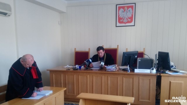 Oklaskami przyjęli wyrok Sądu Rejonowego w Stargardzie pracownicy Agrofirmy Witkowo oskarżeni o znęcanie się nad zwierzętami przez działaczy Fundacji Viva.