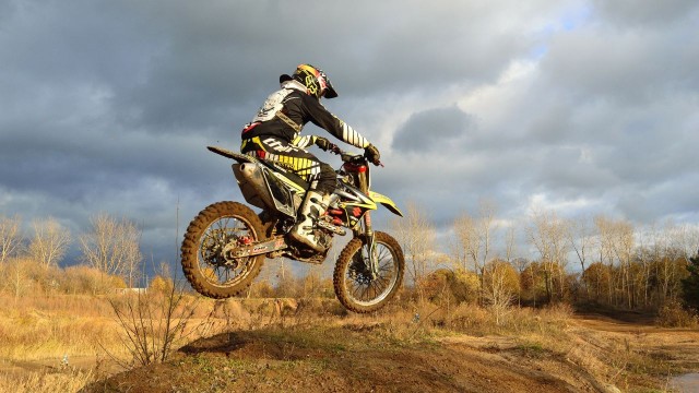 Będzie dodatkowe posiedzenie Komisji ds. Inicjatyw Społecznych, Sportu i Młodzieży w Radzie Miasta Szczecina w sprawie toru motocrossowego. Ma on powstać w pobliżu węzła drogowego Klucz, gdzie krzyżują się autostrada A6 i droga ekspresowa S3.