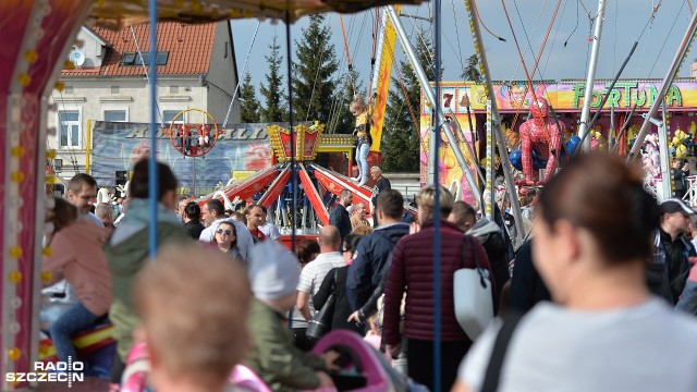 Gryfino się bawi. Na bulwarach trwają dni miasta. Są m.in. grill, wesołe miasteczko oraz koncerty. Na scenie wystąpiła Halina Frąckowiak, a gwiazdą środowego wieczoru był Kamil Bednarek.