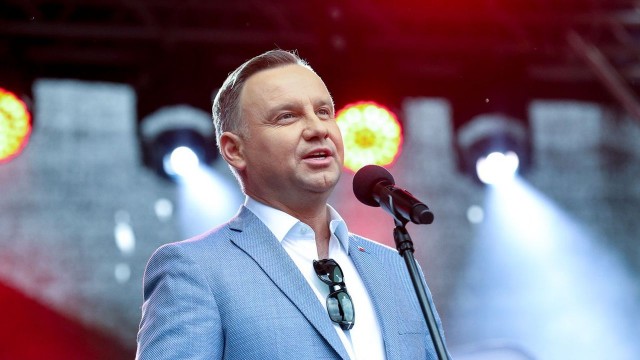Prezydent Andrzej Duda powiedział podczas spotkania z mieszkańcami Puław, że przystąpienie Polski do Unii Europejskiej było jednym z najważniejszych wydarzeń po 1989 roku. 1 maja 2004 roku Polska wraz z 9 innymi krajami dołączyła do Wspólnoty.