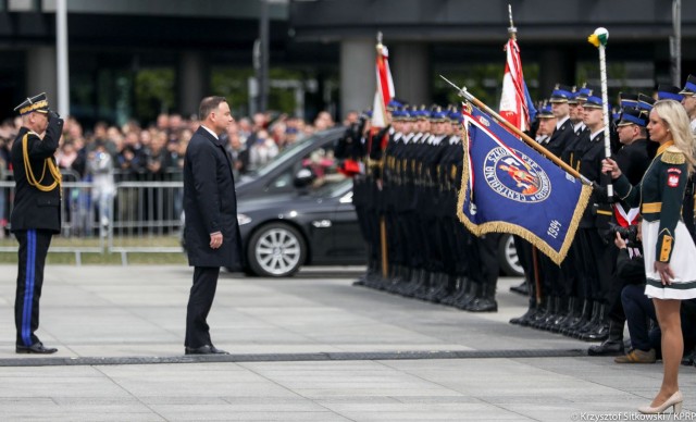 Prezydent Andrzej Duda mówił podczas obchodów Dnia Strażaka, że polscy strażacy podtrzymują tradycję służby Bogu i bliźnim. W sobotę przypada wspomnienie św. Floriana, patrona strażaków.
