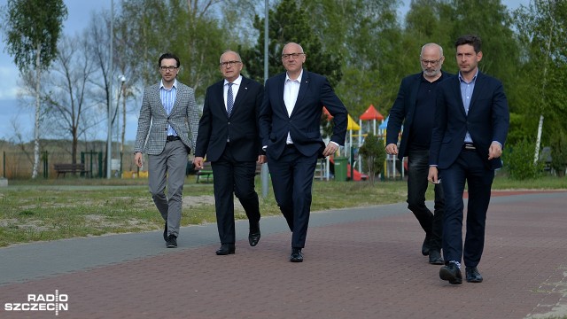 Jesteśmy atakowani z każdej strony ale konsekwentnie realizujemy swój plan - mówił na spotkaniu z mieszkańcami Trzebieży Joachim Brudziński. Było to kolejne spotkanie w ramach kampanii wyborczej lidera listy Prawa i Sprawiedliwości.