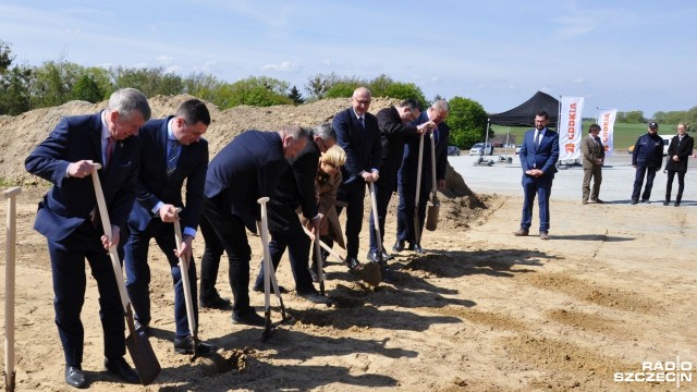 Spółka Budimex rozpoczęła budowę dwóch odcinków trasy S3 o długości 45 kilometrów. Poprowadzi ona od przebudowanego zupełnie węzła Rzęśnica, aż do Ostromic.