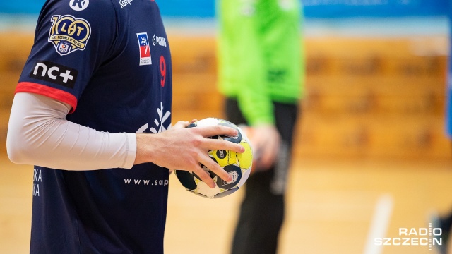 Piłkarze ręczni Sandry SPA Pogoni rozbili Arkę w grupie spadkowej Superligi. Szczecinianie pokonali gdynian 39:14 i są coraz bliżej utrzymania w rozgrywkach o mistrzostwo Polski. Do przerwy zespół trenerów Rafała Białego i Sławomira Fogtmana prowadził 17:5.