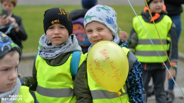 Puszczaniem balonów na Wałach Chrobrego uczciły dzieci 15-rocznicę wejścia Polski do Unii Europejskiej. Na imprezę przyszły maluchy z kilku szczecińskich przedszkoli.