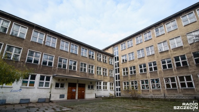 Projekt nie jest prospołeczny, a jego realizacja tylko pogorszy sytuację w centrum - takie jest stanowisko Szczecińskiego Ruchu Miejskiego w sprawie zabudowy kwartału 21. Chodzi o kwartał, na którym znajduje się była Szkoła Podstawowa nr 54, czyli popularny 039039Maciuś039039.